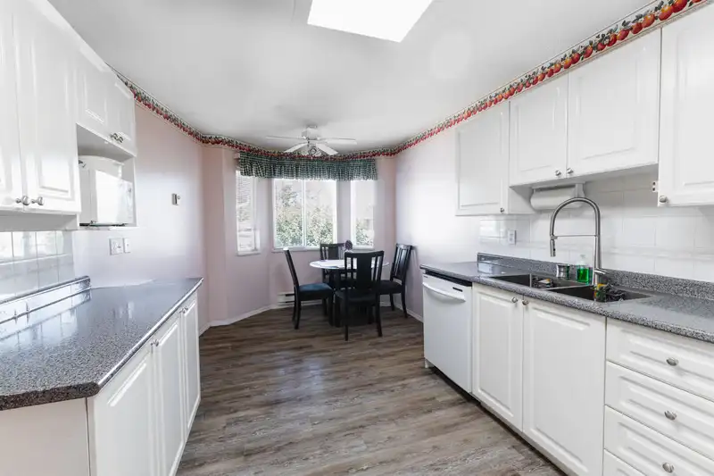 203 9310 KING GEORGE BOULEVARD - photo 4 of 26