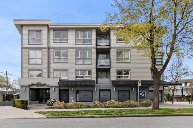 304 405 SKEENA STREET - photo 1 of 31