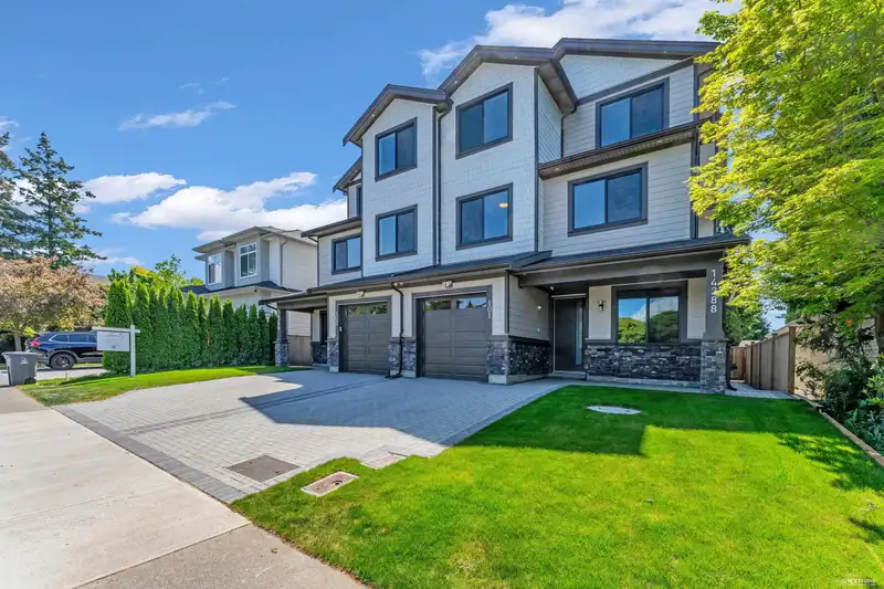 101 14388 17A AVENUE - photo 3 of 40