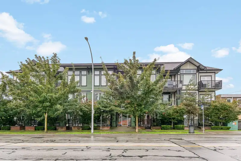 309 5665 177B STREET - photo 2 of 17