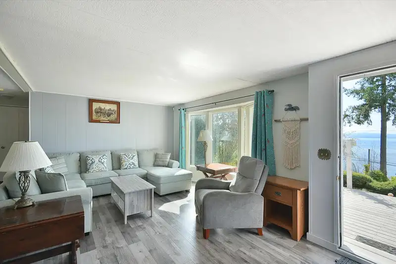 5218 SUNSHINE COAST HIGHWAY - photo 4 of 30