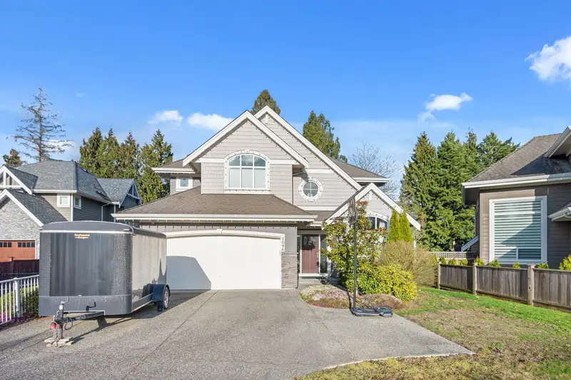 1096 165 STREET - photo 3 of 25