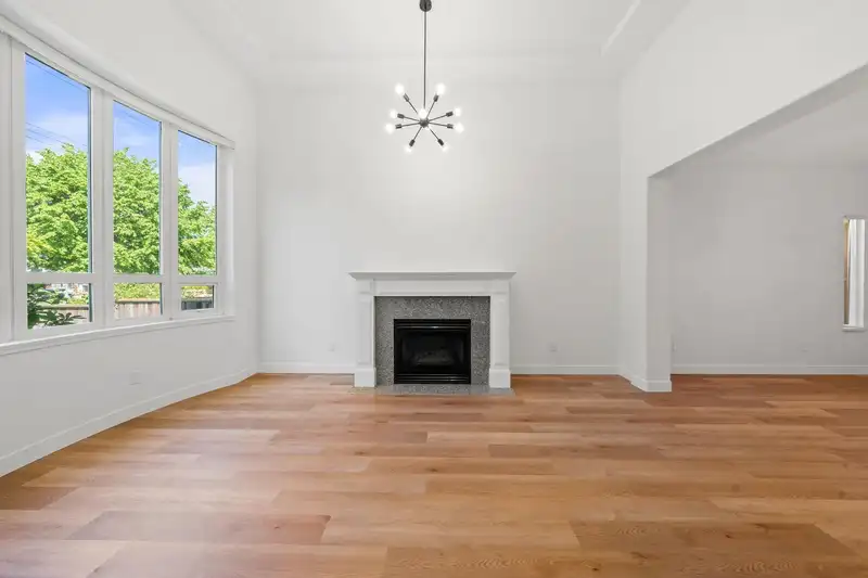 4500 NO 5 ROAD - photo 2 of 40