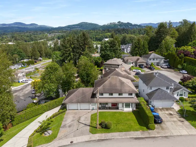 2898 MOUNTVIEW STREET - photo 1 of 40