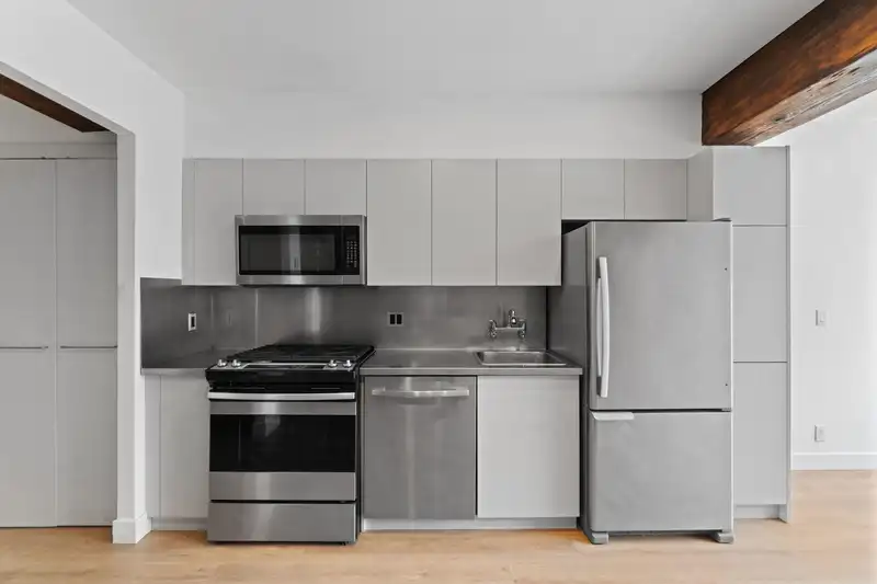 308 1072 HAMILTON STREET - photo 3 of 33