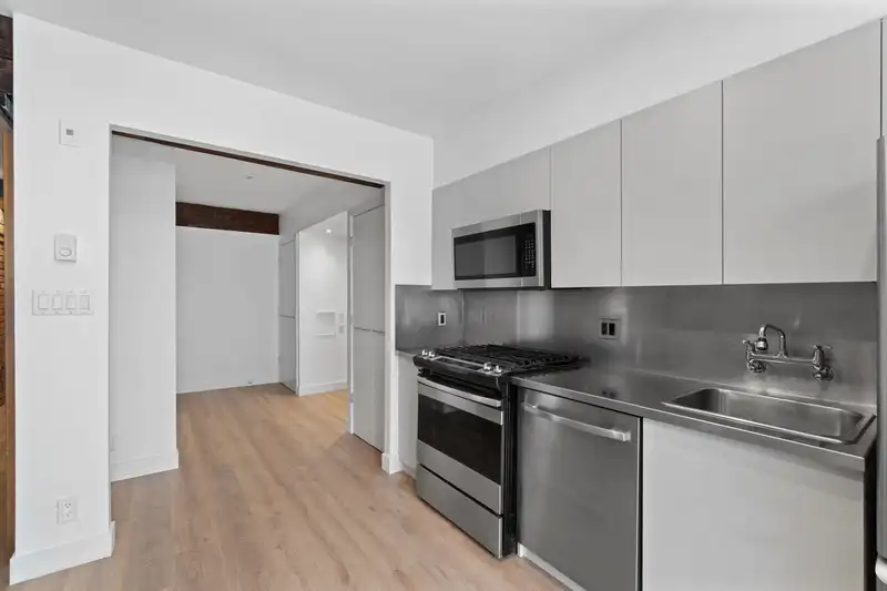 308 1072 HAMILTON STREET - photo 4 of 33