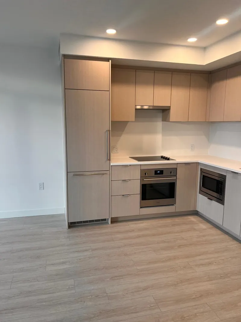 606 13675 107A AVENUE - photo 2 of 12