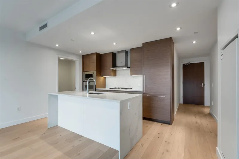 207 5693 ELIZABETH STREET - photo 3 of 25