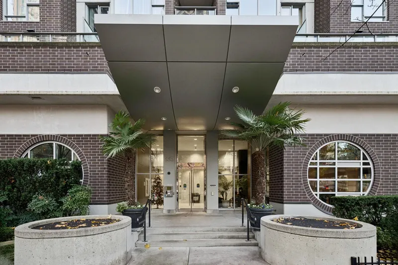 1705 550 PACIFIC STREET - photo 1 of 25