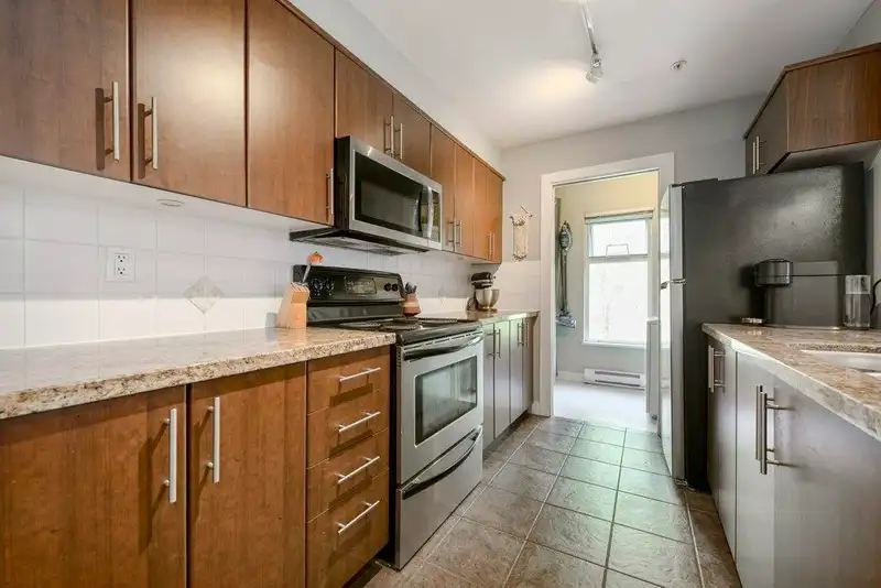 207 3240 ST JOHNS STREET - photo 4 of 25