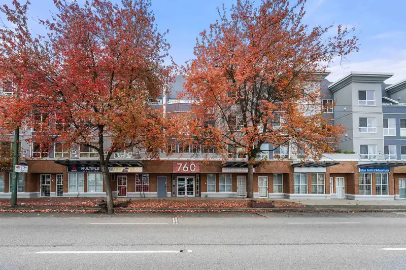 208 760 KINGSWAY - photo 1 of 36