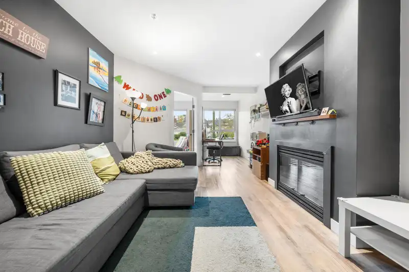 208 760 KINGSWAY - photo 3 of 36