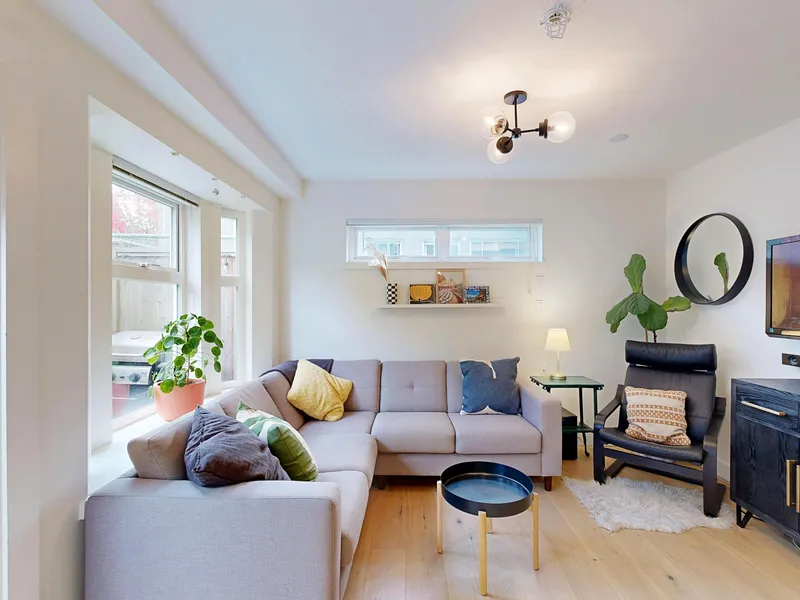 101 1672 E PENDER STREET - photo 2 of 25