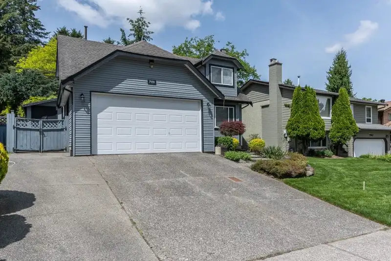 7939 138A STREET - photo 2 of 36