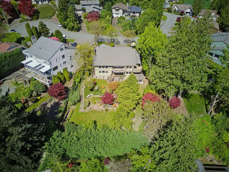 10026 FALCON CRESCENT - photo 3 of 40