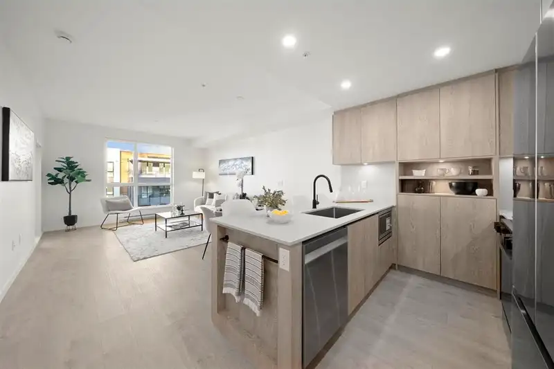 302 6585 195A STREET - photo 1 of 25