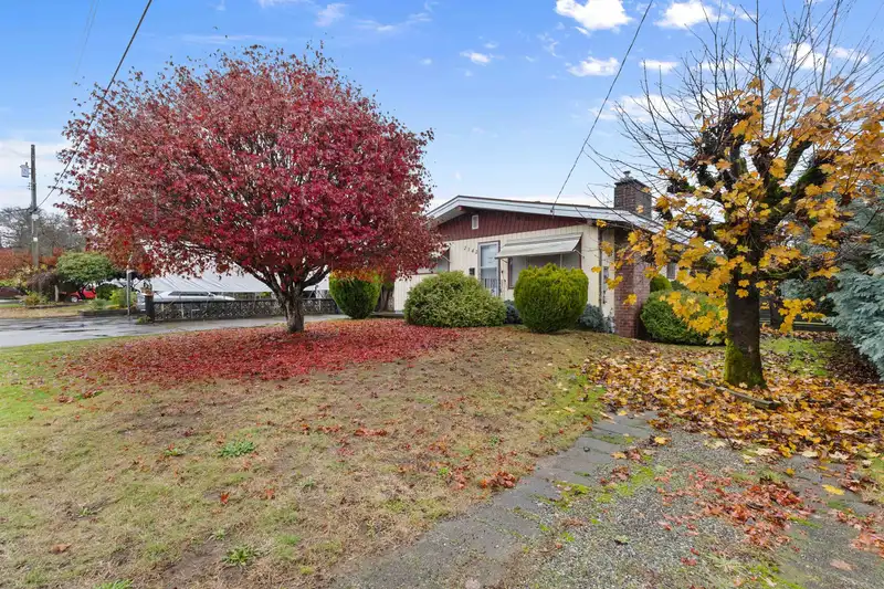 2142 SANDALWOOD CRESCENT - photo 2 of 22