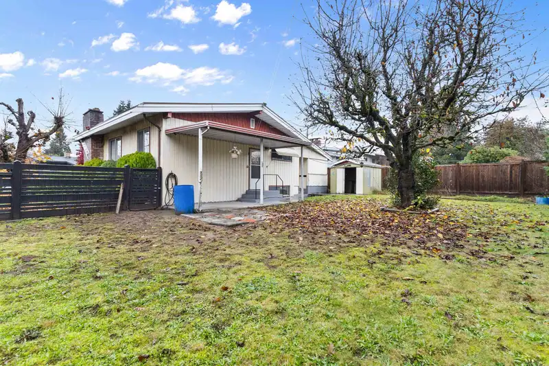 2142 SANDALWOOD CRESCENT - photo 3 of 22