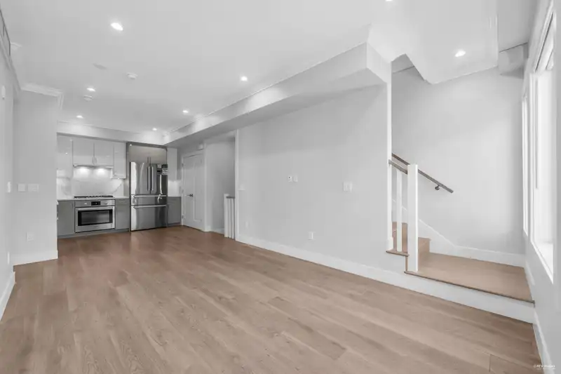 37 7567 OAK STREET - photo 2 of 28