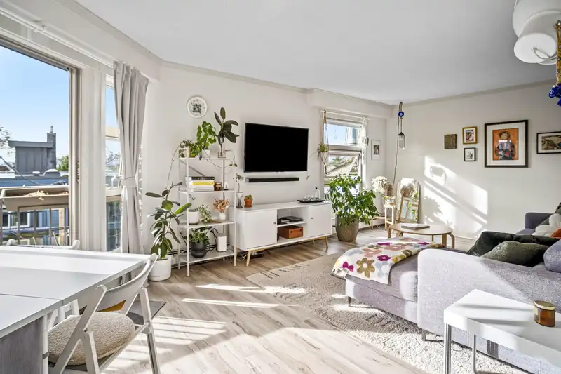 205 235 W 4TH STREET - photo 1 of 16