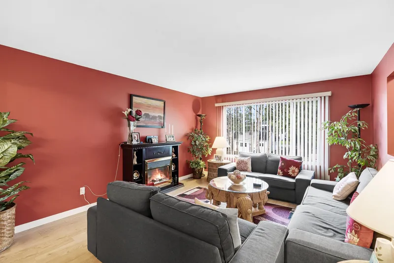 12486 113B AVENUE - photo 3 of 25