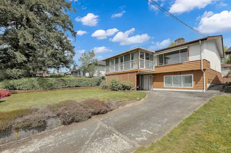 6407 LOUGHEED HIGHWAY - photo 2 of 40