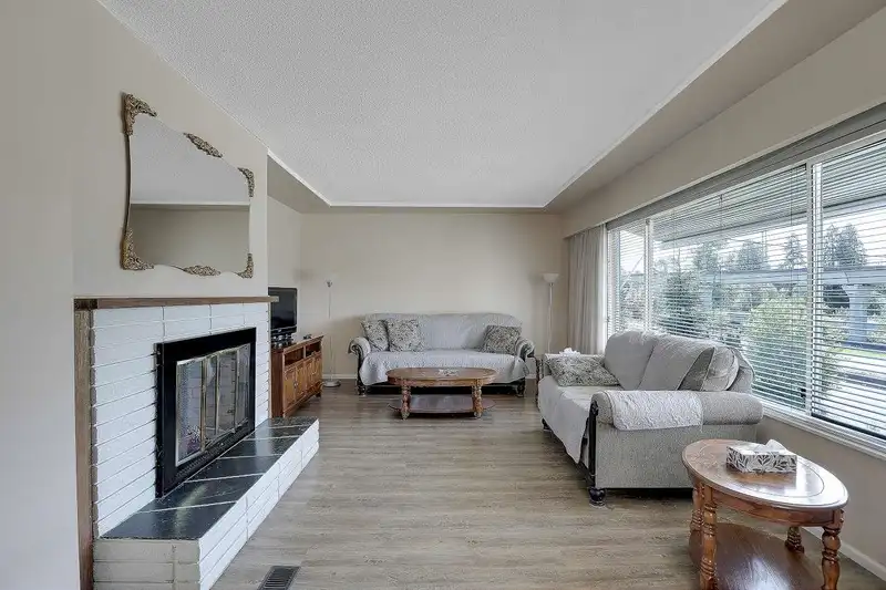 6407 LOUGHEED HIGHWAY - photo 3 of 40