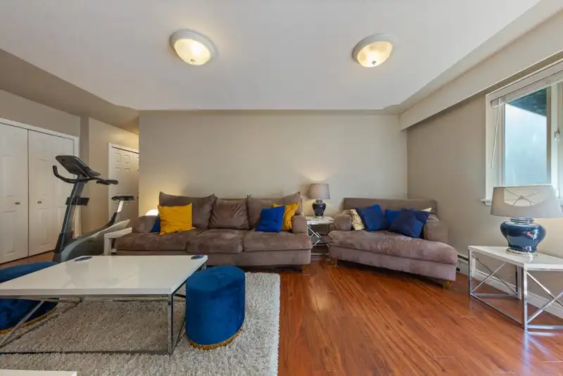 82 5820 HASTINGS STREET - photo 4 of 16