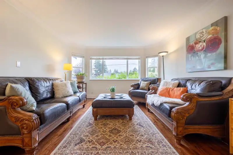 1519 GROVER AVENUE - photo 4 of 40