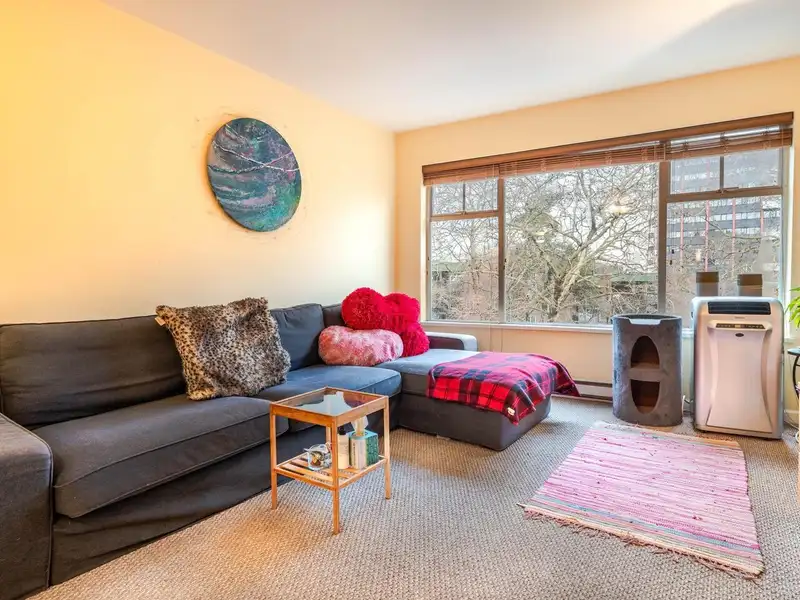 306 663 GORE AVENUE - photo 3 of 17