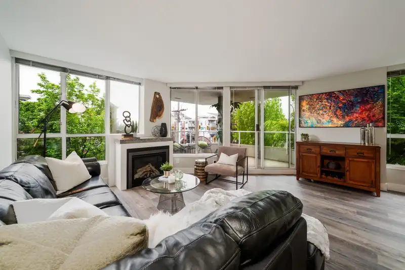203 408 LONSDALE AVENUE - photo 4 of 36