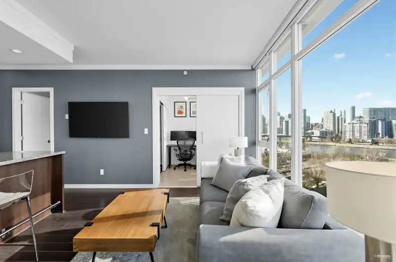 909 1708 COLUMBIA STREET - photo 1 of 34