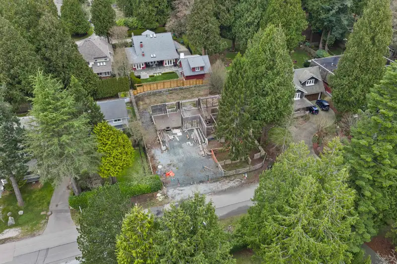 12489 23 AVENUE - photo 2 of 14