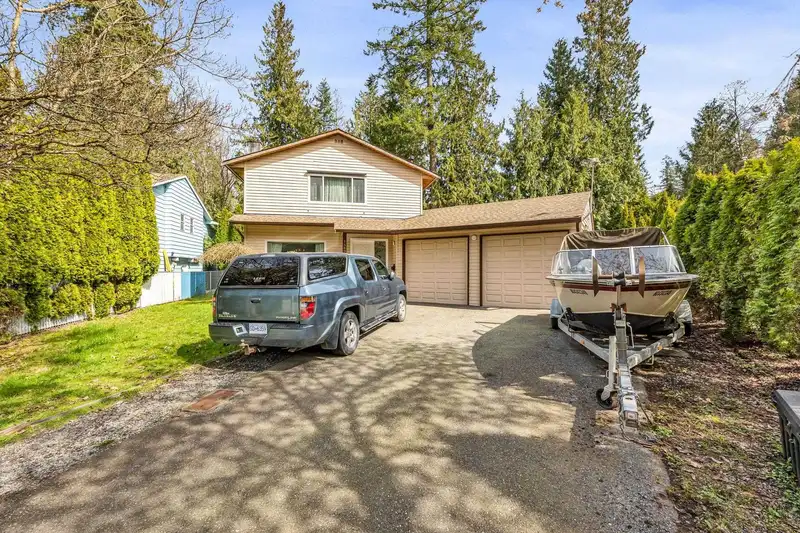 14693 101A AVENUE - photo 1 of 35