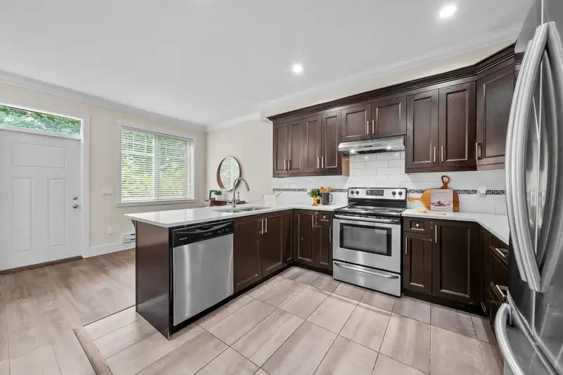 123 15399 GUILDFORD DRIVE - photo 1 of 40