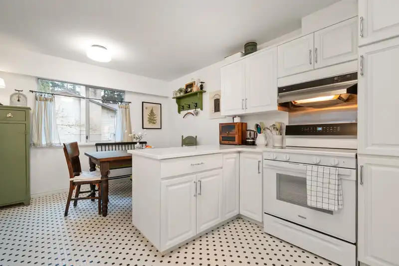5896 CARTER ROAD - photo 4 of 37