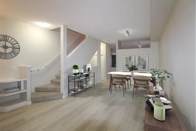 2 7088 ST. ALBANS ROAD - photo 3 of 10