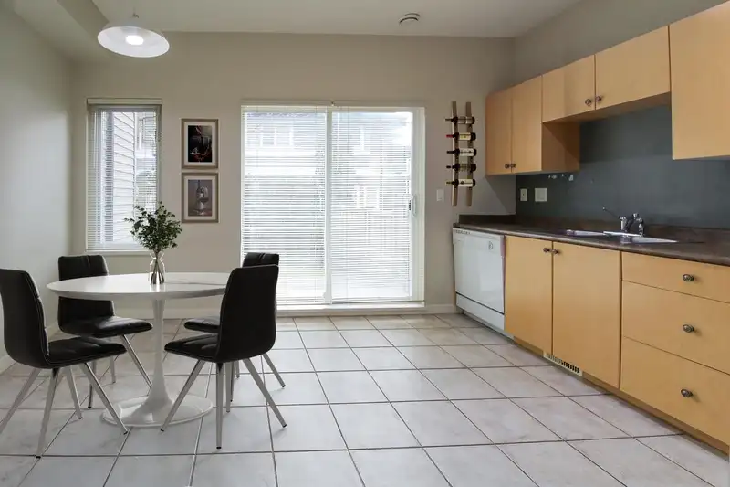 2 7088 ST. ALBANS ROAD - photo 4 of 10