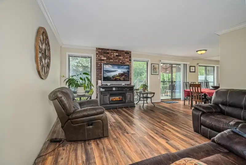 3505 CARIBOO COURT - photo 4 of 40