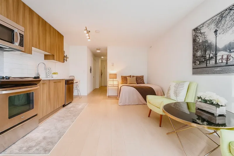 209 13325 102A AVENUE - photo 2 of 10