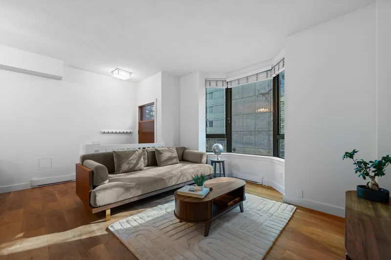 203 1238 MELVILLE STREET - photo 3 of 25