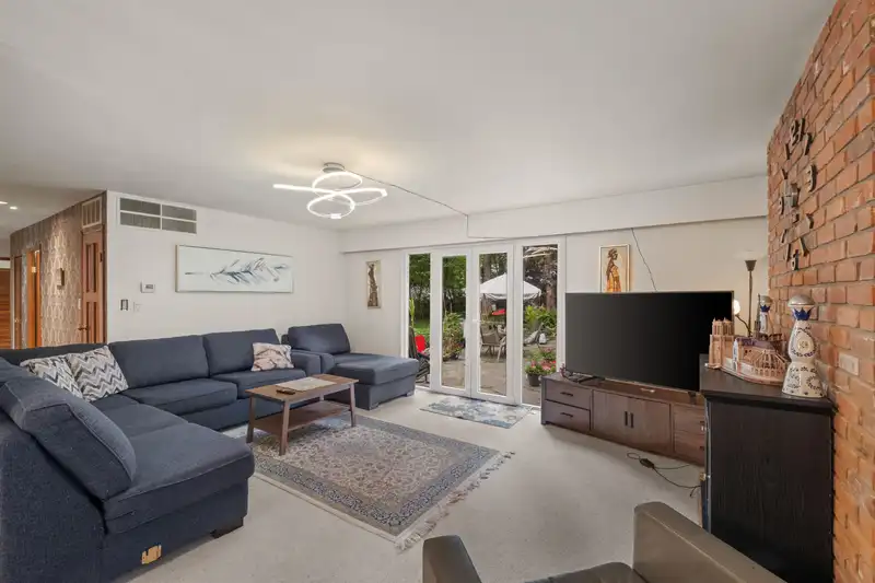 886 E 29TH STREET - photo 4 of 28