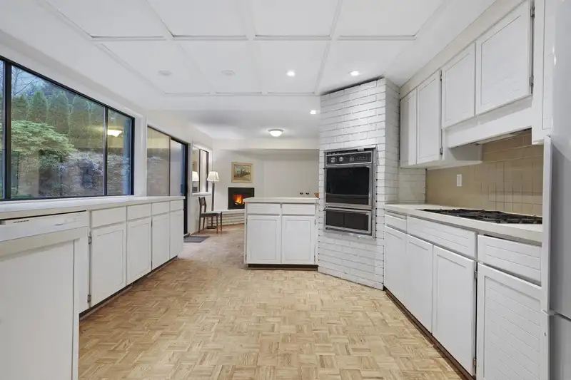 976 PROSPECT AVENUE - photo 1 of 40