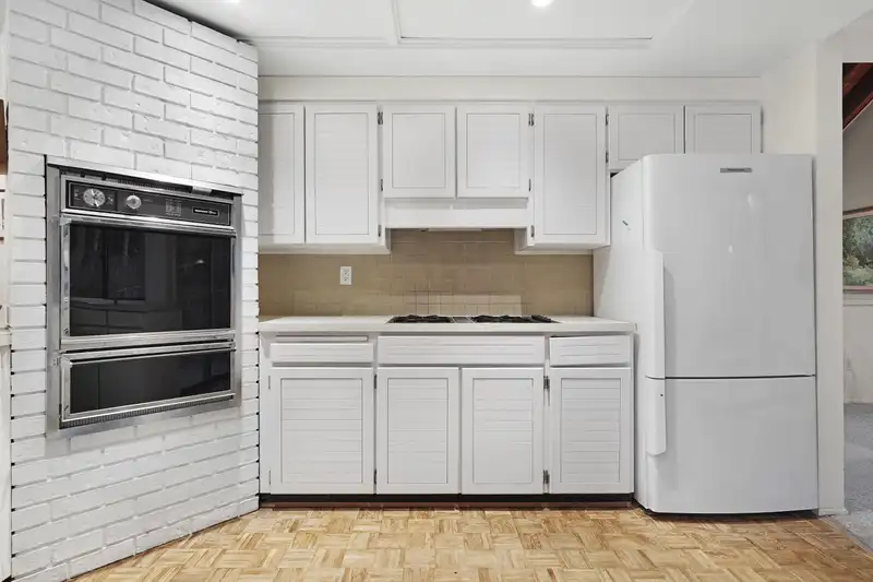 976 PROSPECT AVENUE - photo 3 of 40