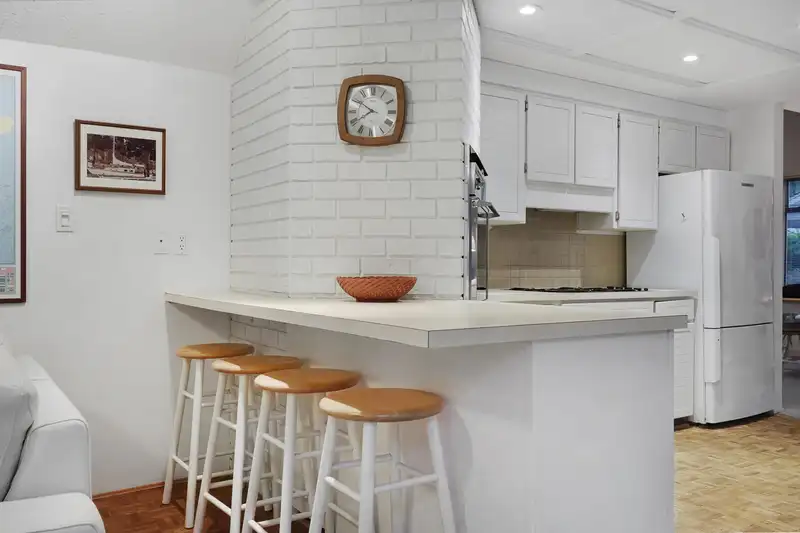 976 PROSPECT AVENUE - photo 4 of 40