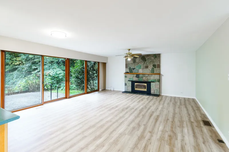 21254 117 AVENUE - photo 2 of 25