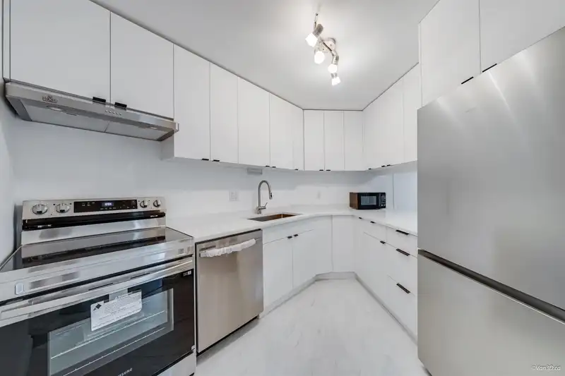 208 1190 PACIFIC STREET - photo 2 of 33