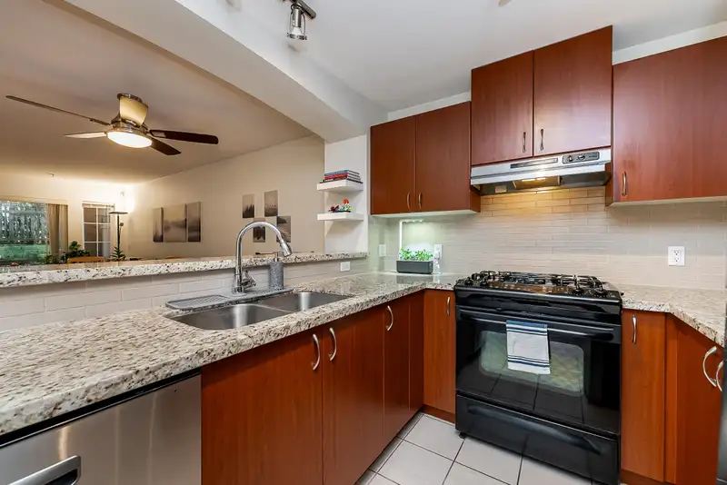 101 9233 GOVERNMENT STREET - photo 3 of 38
