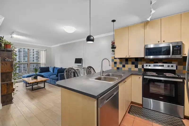 1006 819 HAMILTON STREET - photo 2 of 25