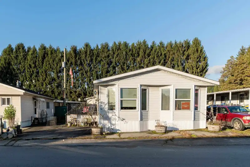222 201 CAYER STREET - photo 1 of 21